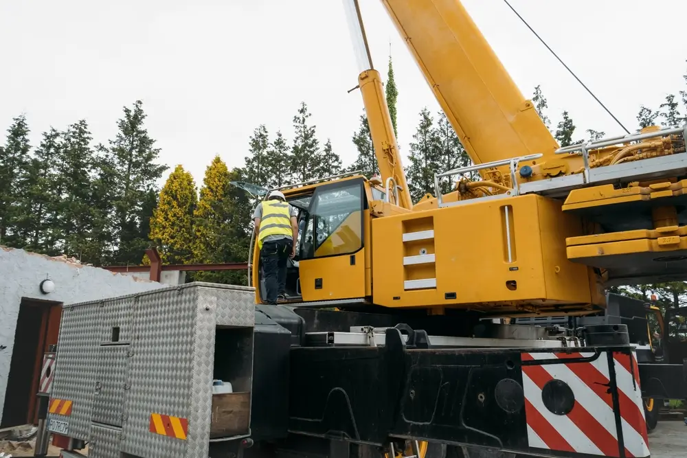 Easy Steps To Become A Crane Operator